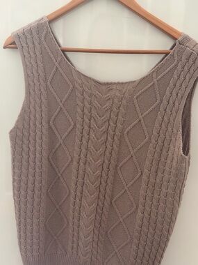 Cable Knit Sleeveless Sweater Vest in Taupe